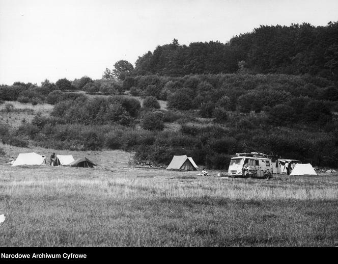 Tak wypoczywano pod namiotem w PRL-u. Zobacz stare zdjęcia z campingów!