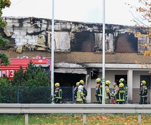 Hala produkcyjna w ogniu! Pożar hali pod Trójmiastem. Zamknięta droga i apel do mieszkańców
