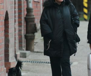 Krystyna Janda w Sopocie zamiast wdychać jod - kurzy jak lokomotywa!