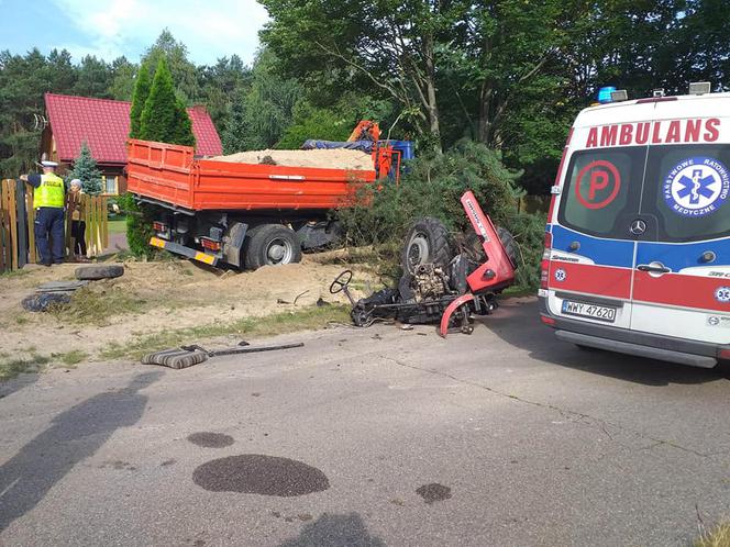 Plewica. Ciągnik rozleciał się na części! Zderzył się z tirem! ZDJĘCIA z fatalnego wypadku!