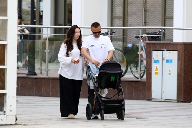 Marcin Hakiel z Dominiką i synkiem Romeo w Sopocie