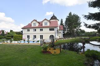 Tak wygląda dom magika. Finalista Mam Talent urządził sobie pod Warszawą pałac iluzjonisty