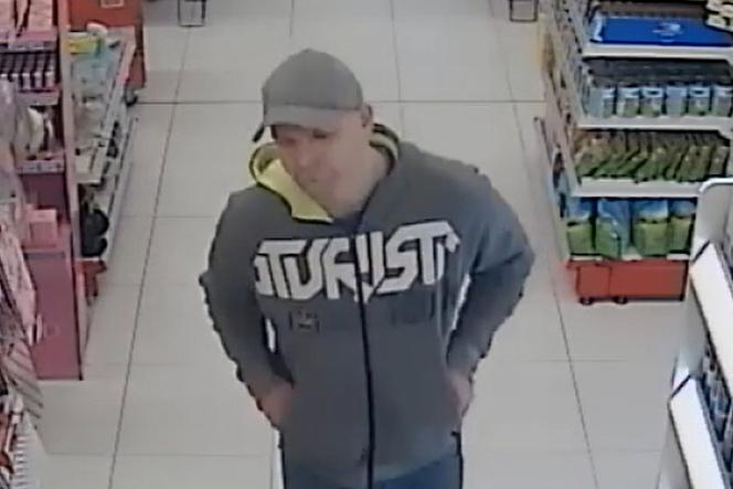 Okradł sklep koło Bydgoszczy. Rozpoznajesz go? Powiadom policję!