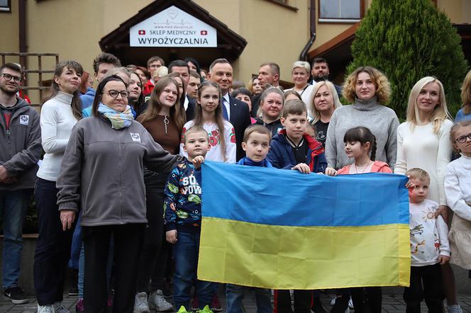 Prezydent Andrzej Duda spotkał się z uchodźcami i wolontariuszami.