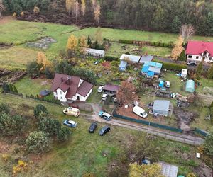 Tragedia pod Wołominem. Ciało 44-latki w szambie. Obok 7-letnie dziecko [ZDJĘCIA]