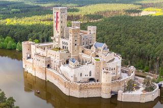 Zamek w Stobnicy, ekskluzywny apartamentowiec i raj dla milionerów
