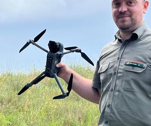 Akcja na polu, gdzie znaleziono Wampirkę z Pnia. Młodzi chodzili z detektorami, niedługo wracają tam archeolodzy