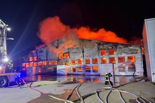 Namysłowska policja ustala przyczyny potężnego pożaru kurnika w Fałkowicach na Opolszczyźnie 