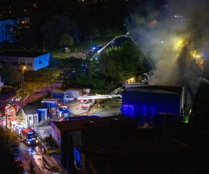Pożar hali produkcyjnej w Czeladzi z lotu ptaka