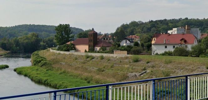 W tym mieście na Dolnym Śląsku mieszka mniej osób niż na wsiach. Leży niedaleko Jeleniej Góry