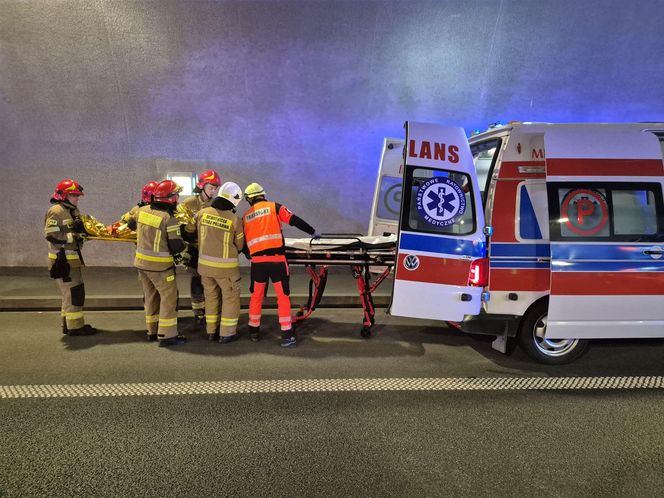 Tunel na Zakopiance został zamknięty. Przeprowadzono specjalną akcję służb ratunkowych
