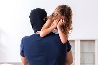 Porywacze dzieci grasują w Warszawie?! Wyrwała się i zaczęła krzyczeć. Pilny apel policji