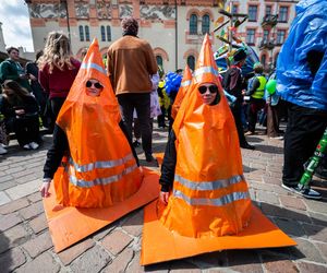 Korowód studentów podczas juwenaliów 2025 w Krakowie