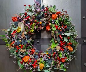 Chryzantemy wciąż drogie? Ekspert od kwiatów wyjaśnia, dlaczego ceny rosną i jak udekorować grób bez przepłacania