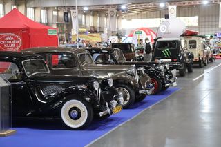 Retro Motor Show rozpoczęte! Wyjątkowe samochody na MTP!