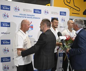 Kibice w szoku! Czekali na siatkarzy, a tu nagle wyszli polscy złoci medaliści