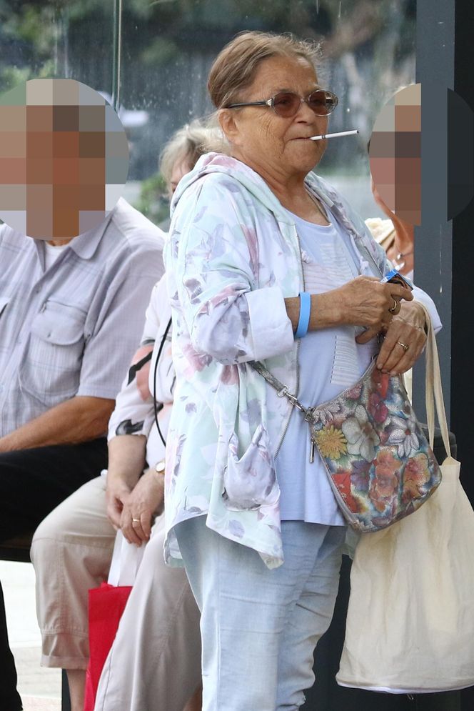 Grażyna Zielińska. Babka z "Rancza" kurzy jak smok