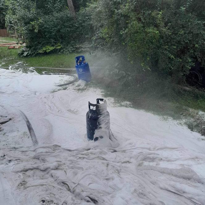 Duże straty po pożarze w Brennie. "Stracili wszystko w pożarze ukochanego domu nad jeziorem"