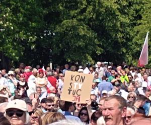 Manifestacja 4 czerwca na placu Solidarności w Szczecinie