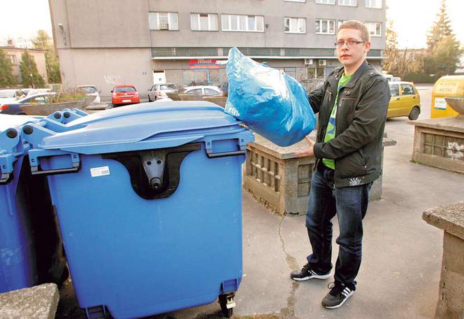Stolica utonie w śmieciach