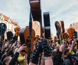 Gitarowy Rekord Świata 2024. Znamy kolejne gwiazdy. Hołdys i Waglewski zagrają „I Ching” we Wrocławiu