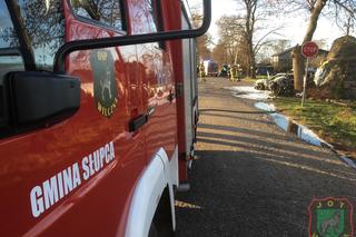 Wielkopolskie. Kobieta i mężczyzna uwięzieni w płomieniach! Uratował ich przejeźdzający obok strażak [ZDJĘCIA]