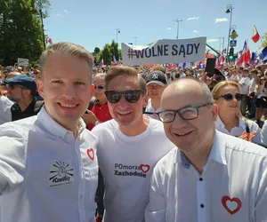 Marsz 4 czerwca w Szczecinie. Setki protestujących pojawiły się na placu Solidarności 
