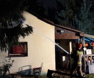 Zwęglone ciało człowieka w spalonym budynku. Tragiczny pożar w Warszawie