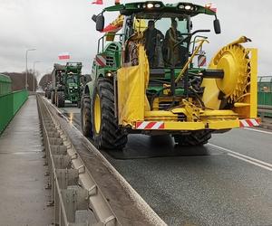 Trwa protest rolników w woj. lubelskim. Blokady są w wielu miejscach w regionie [DUŻO ZDJĘĆ]