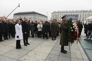 Kaczyńska z rodziną i Nawrockimi uczciła pamięć ojca