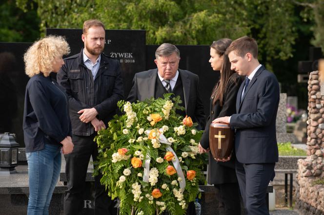 Na Wspólnej odc. 2940. Tomek (Krzysztof Chodorowski), Beata (Katarzyna Ptasińska), Paweł (Grzegorz Kwiecień), Ewelina (Aleksandra Pałka), Maria (Bożena Dykiel), Włodek (Mieczysław Hryniewicz)