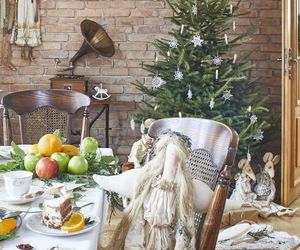 Świąteczne choinki w bieli