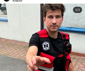 Tomek Jaworski (Piotr Nerlewski) na planie serialu Szpital św. Anny