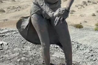 Maja Rutkowski zażywa błotnego SPA