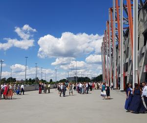 Kongres Świadków Jehowy w Białymstoku. Na stadionie miejskim tysiące uczestników [ZDJĘCIA]