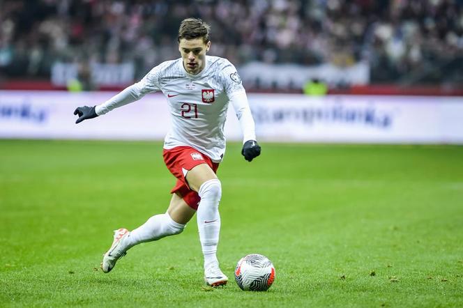 Nicola Zalewski to prawdziwy przystojniak! Na tych zdjęciach wygląda jak rasowy model