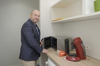 Tak mieszka Adam Bielan w Brukseli