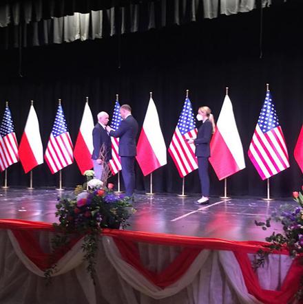 Prezydent odznaczył bohatera i Polonię
