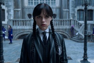 W roli głównej powraca oczywiście Jenna Ortega, a rodzina Addamsów otrzyma więcej czasu ekranowego.