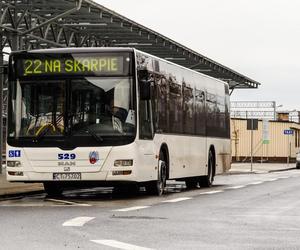 Awaria biletomatów MZK na Placu Rapackiego w Toruniu. Kiedy zostaną naprawione?