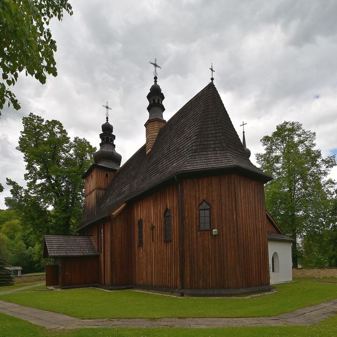 To jedna z najciekawszych wsi w Małopolsce. Jej nazwa jest owiana tajemnicą