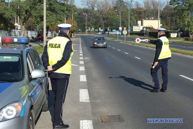 Trasa - policjanci prowadzą działania kontrolne