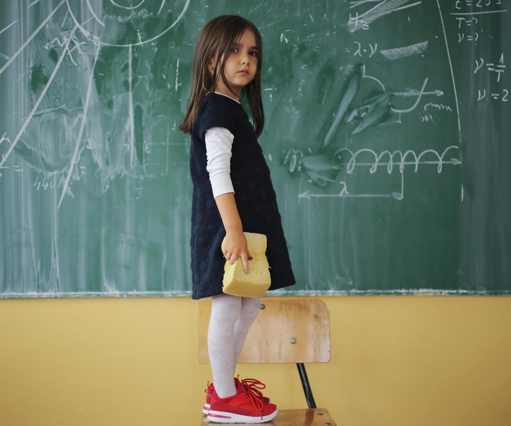 Nauczyciel pokazał zadanie swojej 7 letniej córki. Szlag mnie trafia, gdy widzę coś takiego