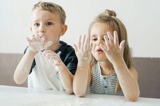 To najpiękniejsze staropolskie imiona według AI. Warto je nadać dzieciom w 2025! 