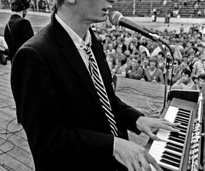 Grzegorz Ciechowski miał tylko grac na klawiszach. Tak Republika debiutowała na scenie