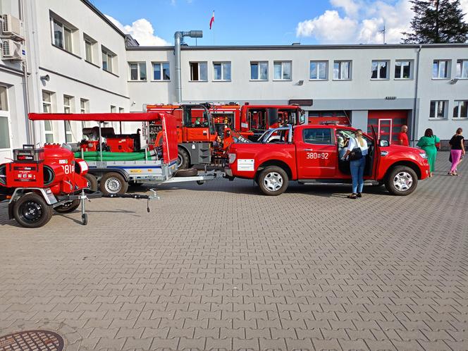 Uczestnicy wydarzenia chętnie zapoznawali się z tajnikami codziennej pracy siedleckich strażaków