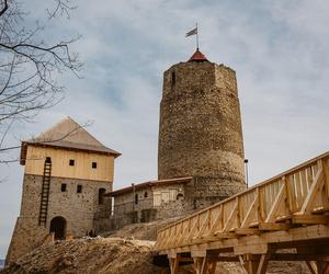 To jedno z najmniejszych miast na mapie Małopolski. Można w nim podziwiać sławny zamek