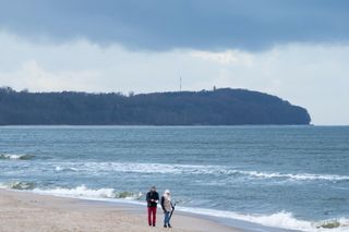 Ta plaża nie ma sobie równych. Urokliwa, szeroka i… pusta! Zakochasz się w tym miejscu