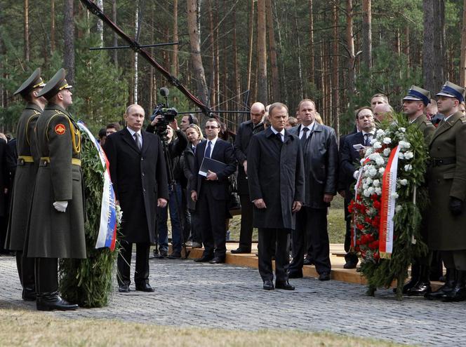 Donald Tusk i Władimir Putin w Katyniu