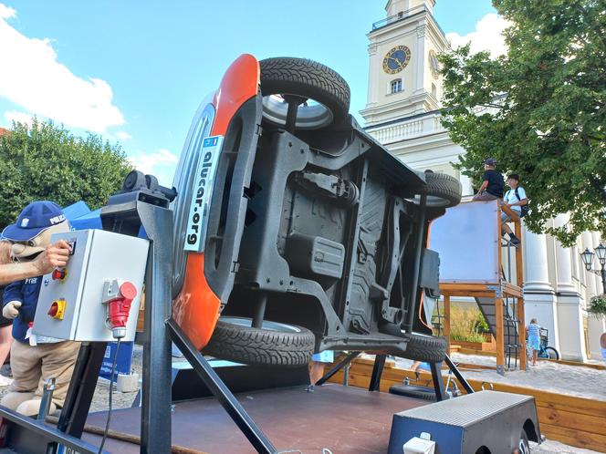 Policjanci świętowali na Rynku w Lesznie. Był uroczysty apel i piknik